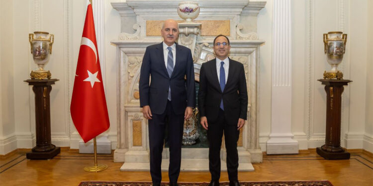 Numan Kurtulmuş, Moskova Büyükelçiliğini ziyaret etti