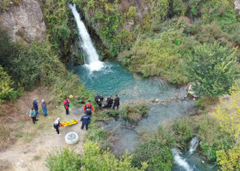 İki çocuğunu boğulmaktan kurtarırken kendisi hayatını kaybetti