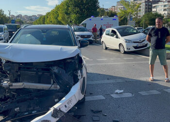 Kartal Sahil Yolu'nda kaza: 2'si çocuk 5 yaralı