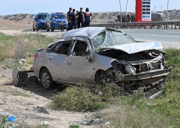 Kırıkkale'de otomobil su kanalına devrildi: 3 yaralı