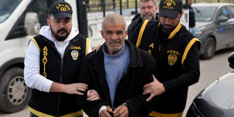 Kızını öldüren babadan 'kendini bıçakladı' savunması