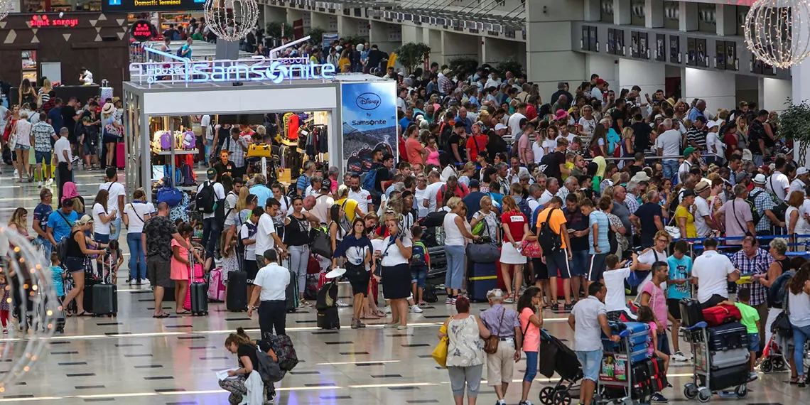 Antalya kent konseyi turizm çalışma grubu başkanı recep yavuz, sonbaharla birlikte türkiye kültür turizmi döneminin başladığını açıkladı. Yavuz, avrupa, uzak doğu ve güney amerika'dan gelen kültür turistlerinin en çok ilgi gösterdiği bölgenin i̇stanbul- efes- kapadokya üçgeni olduğunu belirterek, bu bölgeyi 'altın üçgen' olarak nitelendirdi.