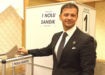 Kürek Federasyonu'nda Erhan Ertürk yeniden başkan seçildi