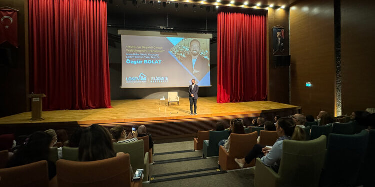 LÖSEV ailelerine mutlu ve başarılı çocuk yetiştirme semineri