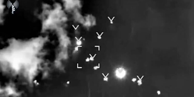 Lübnan'dan İsrail'in kuzeyine 150 roket atıldı