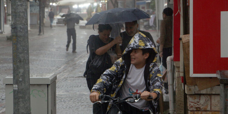 Beklenen yağmur Edirne'de başladı