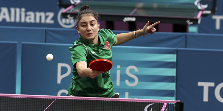 Milli sporcu Ebru Acer'den bronz madalya