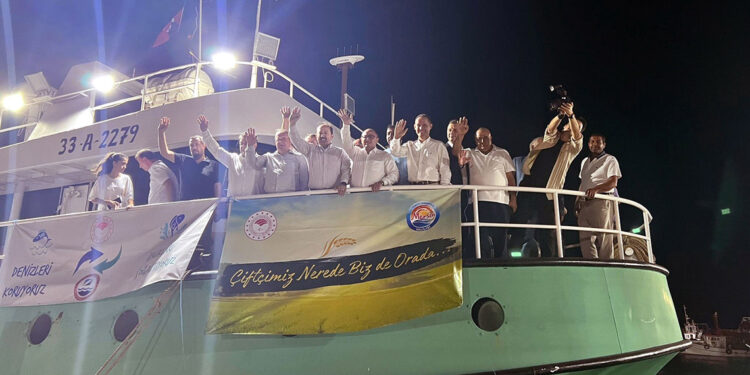 Mersin'de balıkçılar ‘Vira Bismillah’ deyip denize açıldı