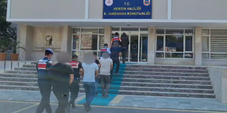 Mersin'de uluslararası uyuşturucu tacirlerine operasyon: 12 tutuklama