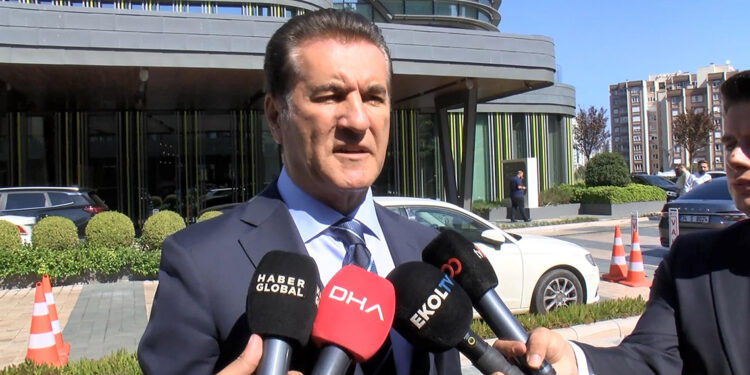 Mustafa Sarıgül, silahlı saldırıya uğrayan Serhat Akın'ı ziyaret etti