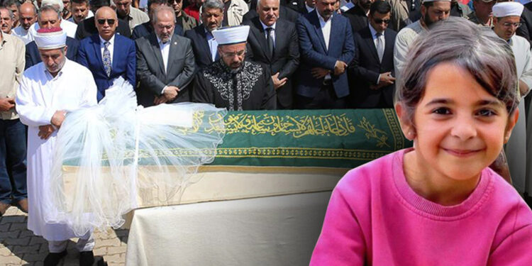 Narin'e acı veda: Küçük Narin'in cenazesi köyünde toprağa verildi