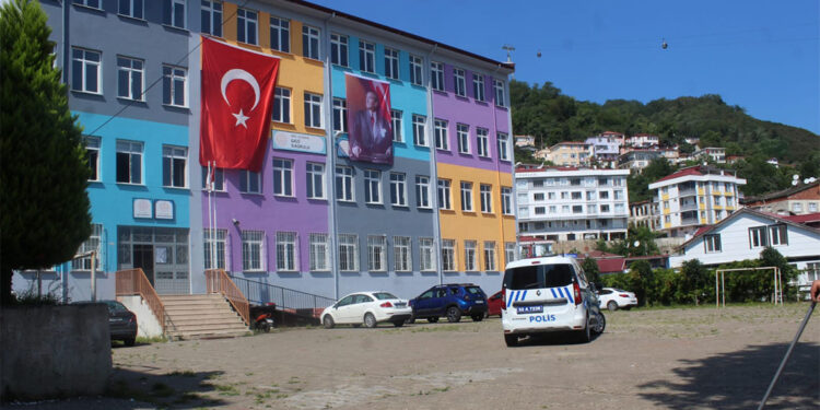 Ordu'da öğretmenin kullandığı otomobilin çarptığı Miray öldü