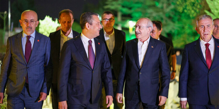 Özgür Özel Kemal Kılıçdaroğlu ile bir araya geldi