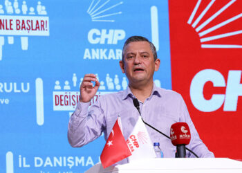 'Mustafa Kemal'in askerleriyiz' demeyen bir teğmen varsa beka sorunu oradadır