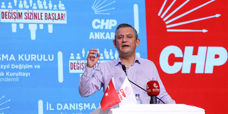 'Mustafa Kemal'in askerleriyiz' demeyen bir teğmen varsa beka sorunu oradadır