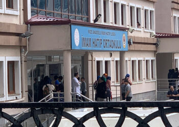 Okulda yangın merdiveninden düşen 14 yaşındaki Gizem, öldü