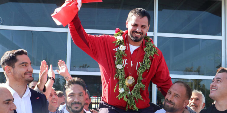 Olimpiyat Şampiyonu İbrahim Bölükbaşı'na Erzurum'a coşkulu karşılama