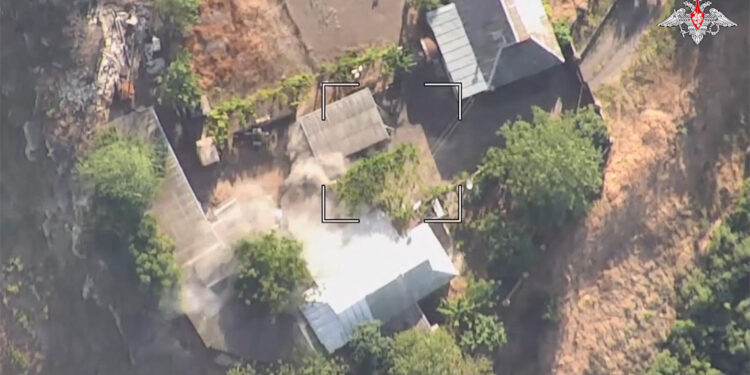 Ukrayna ordusuna ait mühimmat deposu vuruldu