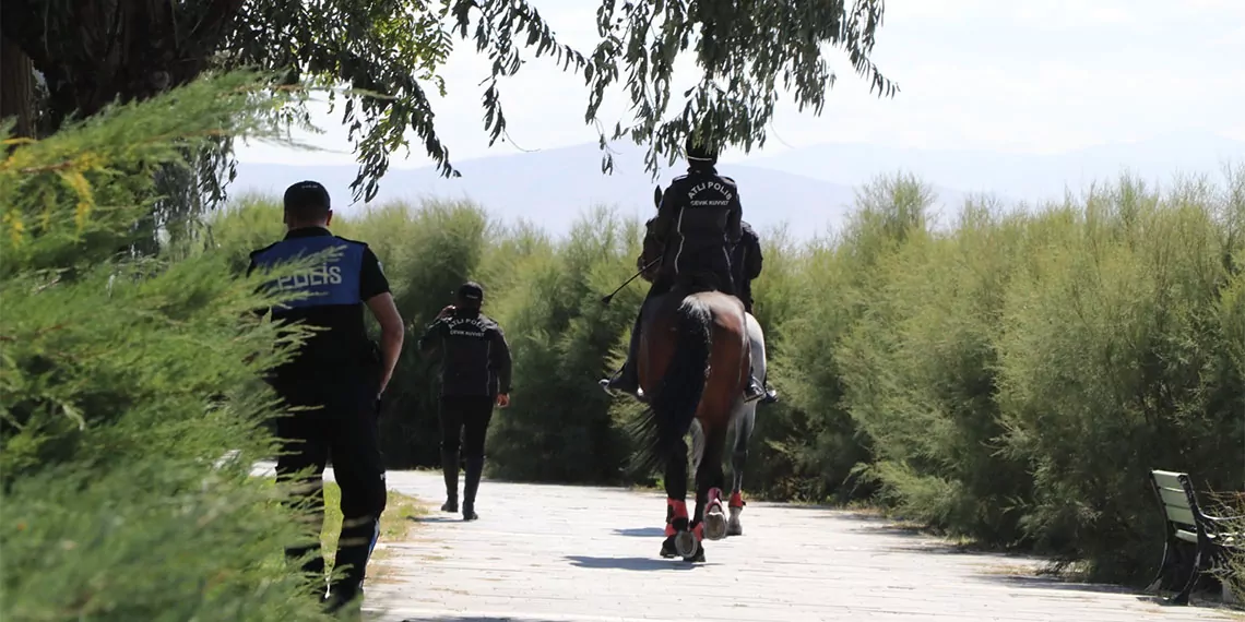 Van’da 27 eylül akşamı kaldığı yurttan ayrıldıktan sonra bir daha kendisinden haber alınamayan üniversite öğrencisi rojin kabaiş'i arama çalışmalarında 3'üncü gün.