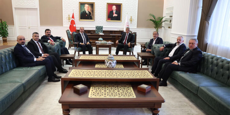 Sağlık-Sen heyeti, taleplerini Bakan Memişoğlu'na iletti