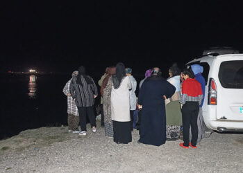 Balık tutarken alabora olan tekneden denize düşen 2 kişiden 1'i kayıp