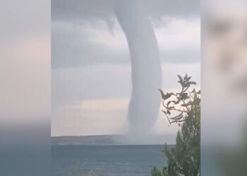 Şanlıurfa'da sağanak sonrası hortum oluştu
