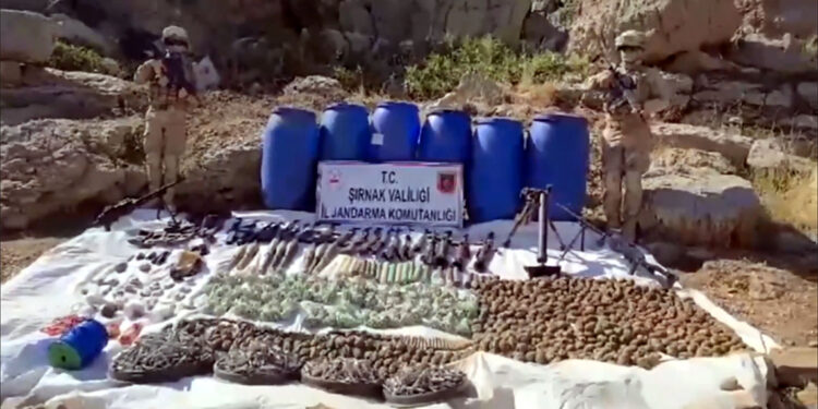 Gürz-12 Operasyonu'nda teröristlerin mağarası imha edildi