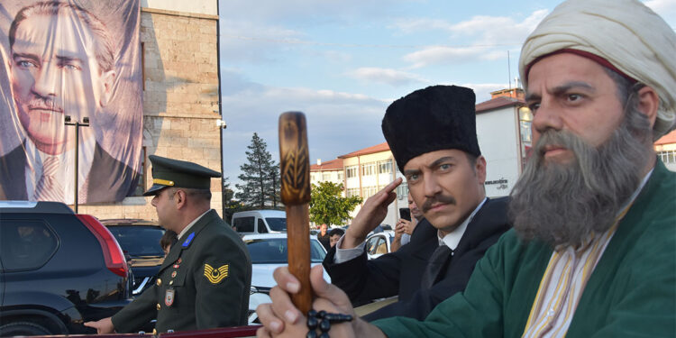 Atatürk'ün Erzurum'dan Sivas'a gelişi canlandırıldı