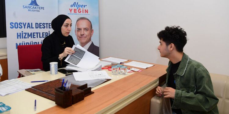 Sancaktepe Belediyesi'nden üniversiteyi kazanan öğrencilere eğitim desteği