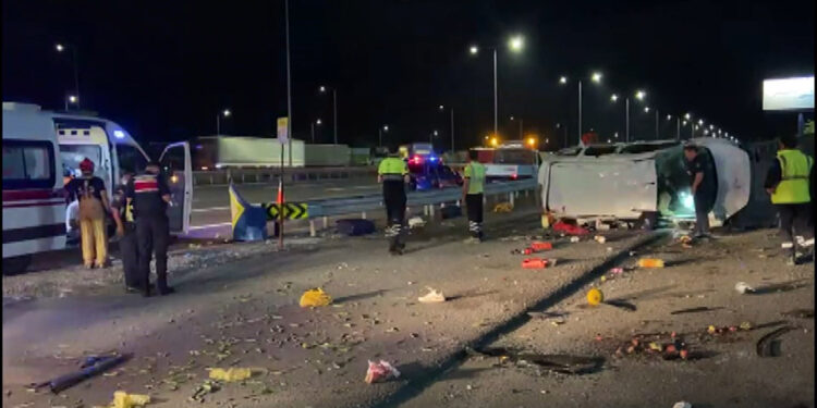 Sarıyer Kuzey Marmara Otoyolu'nda hafif ticari araç devrildi: 1 ölü, 5 yaralı