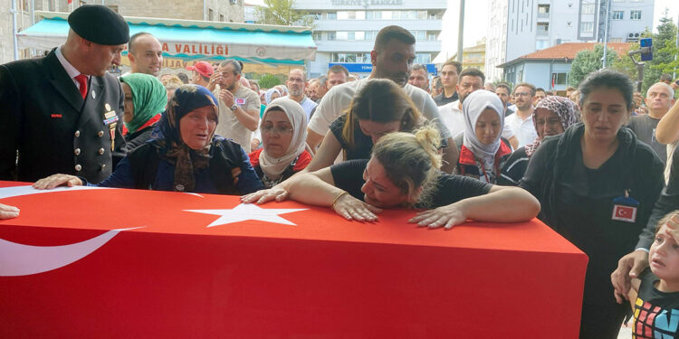 Şehit Uzman Çavuş Onur Çapan son yolculuğuna uğurlandı