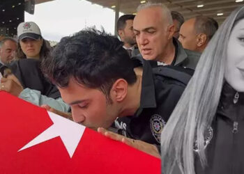 Şehit polis memuru Şeyda’yı, eşi tabutunu öperek son yolculuğuna uğurladı