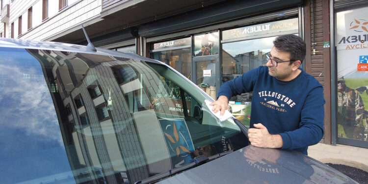 Sıfır aldığı hafif ticari aracın kusurlu çıktığı iddiasıyla şikayetçi oldu