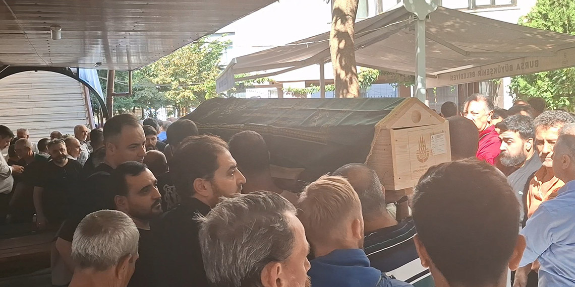 Sosyal medya fenomeni Kübra Aykut toprağa verildi; cenazeye Dilan-Engin Polat çifti de katıldı