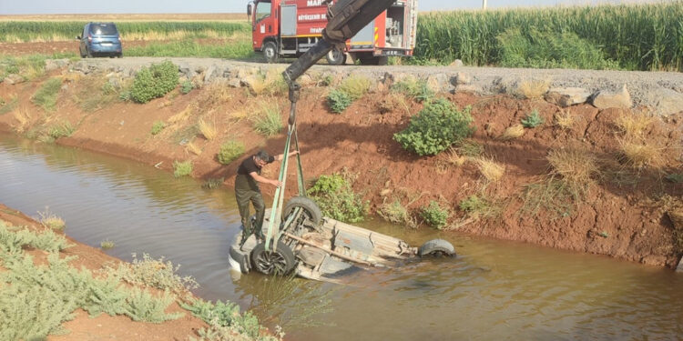 Sulama kanalına devrilen cipteki 3 kişi öldü