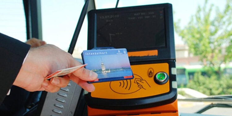 Sultangazi’de üniversite öğrencilerinin ulaşım masrafları karşılanıyor