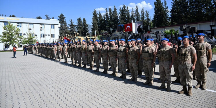 Suriye'de görev yapacak jandarma komandolar dualarla uğurlandı