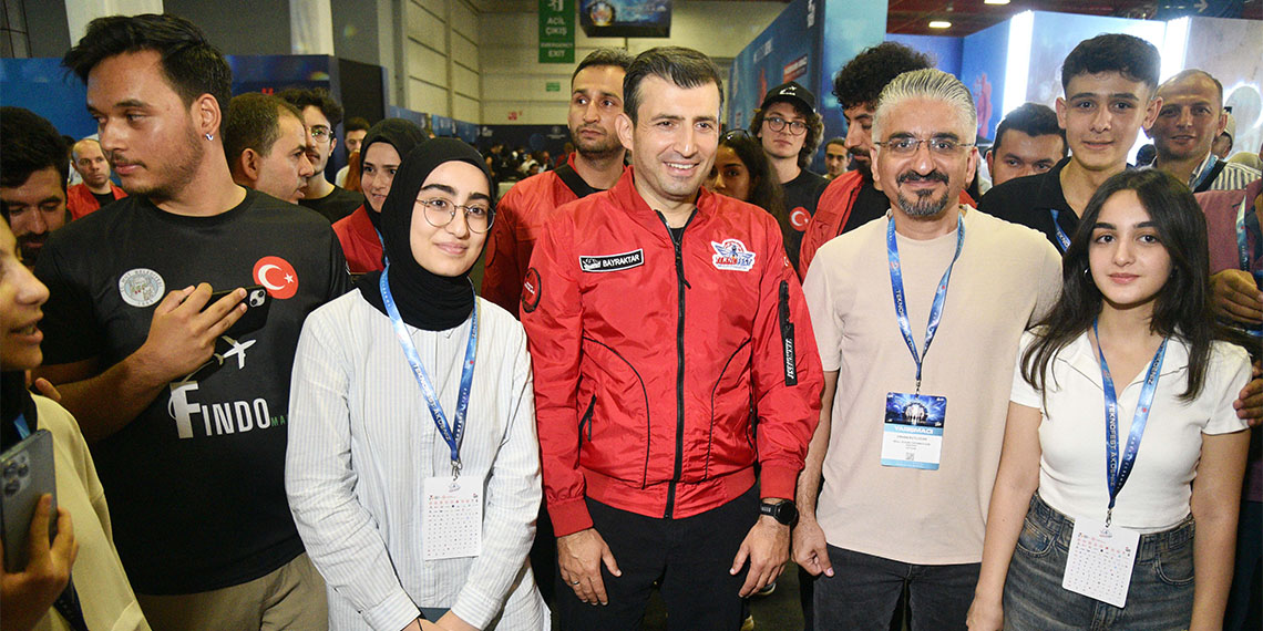 Dünyanın en büyük Havacılık, Uzay ve Teknoloji Festivali TEKNOFEST Akdeniz başladı. Yarışmaya 1,5 milyonun üstünde başvuru yapıldı.