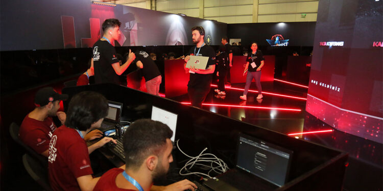 TEKNOFEST'te HackMasters Yarışması yapıldı