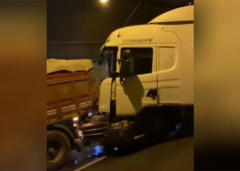TEM Otoyolunda 3 TIR çarpıştı; 10 kilometrelik kuyruk oluştu