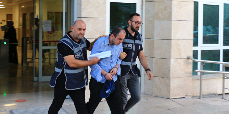 Yolda yürüyen kadına bıçaklı saldırının asıl fail yakalandı