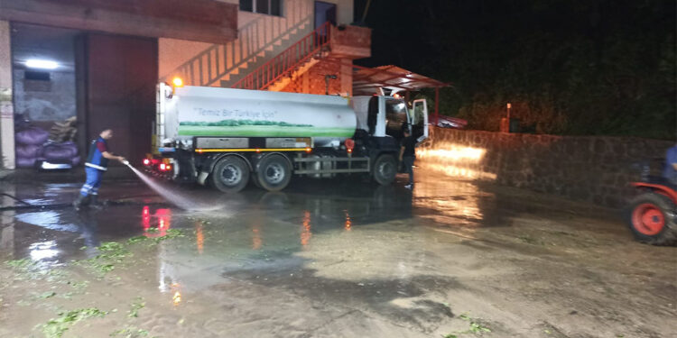 Trabzon'daki sağanak ve heyelanda 14 kişi kurtarıldı