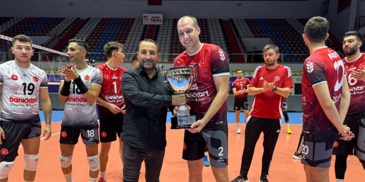 TSYD İzmir Voleybol Turnuvası’nın 10. kazananı Ziraat Bankkart