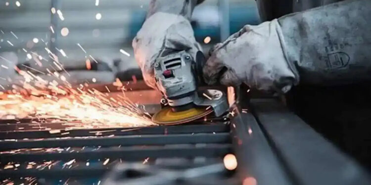 TÜİK: Aylık sanayi üretimi arttı, yıllık sanayi üretimi azaldı