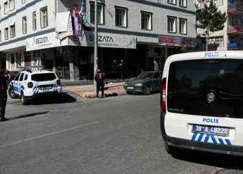 Tartıştığı komşusunu bıçakla yaraladı