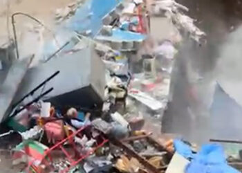 Temel kazısı sırasında yandaki market yıkıldı: 1 yaralı