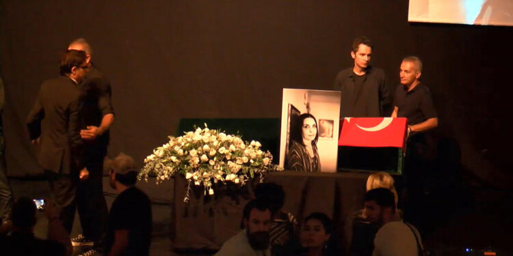 Tomris Giritlioğlu için tören