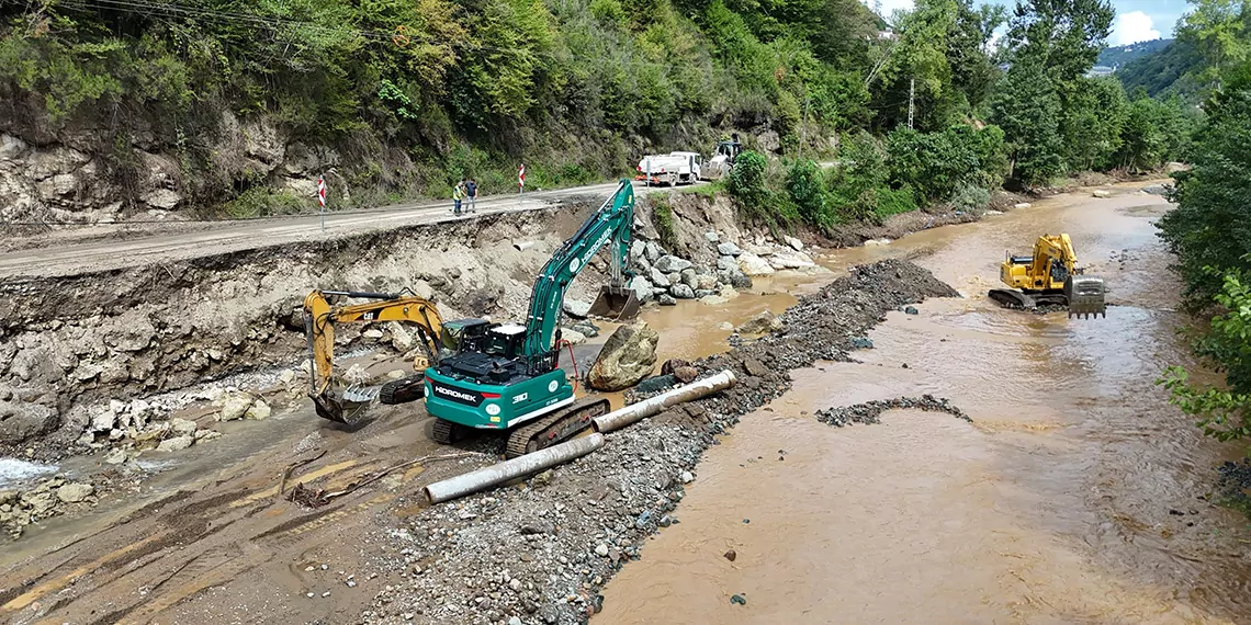 Trabzon'da selin bilançosu; 1 ölü, 121 iş yeri ve 25 konutta hasar