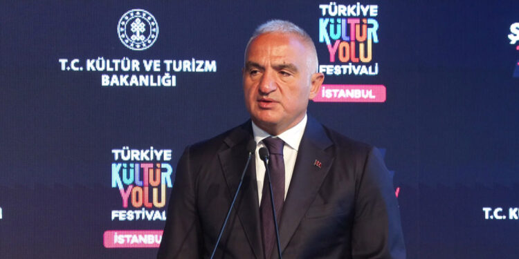 Türkiye'yi kültür ve sanatın binbir rengiyle bezeyip gözler önüne sereceğiz