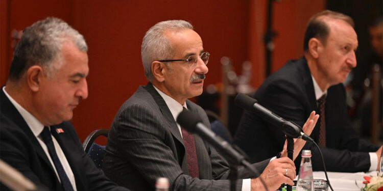 Bakan Uraloğlu, Almanya'da sivil toplum kuruluşları ile görüştü